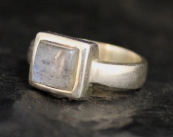 Vintage Sterling Silver Iridescent Gemstone Ring, VTG 925 Blue Stone Bezel Set Ring, Silver Crystal Boho Ring, US Size 7.75