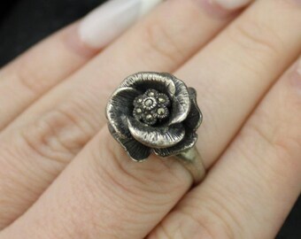 Vintage Sterling Silver 3D Flower Ring With Gemstones, VTG 925 Feminine Goth Rose Ring With Stone Center, US Size 7.5