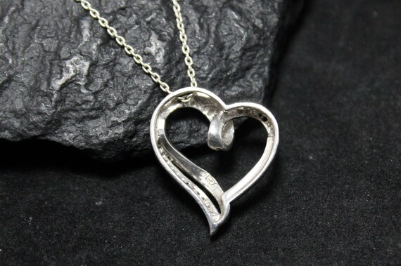 【Monday Edition】POUNDING HEART SIMPLE NECKLACE Valentine's Day Sterling Silver Black and White Moissanite