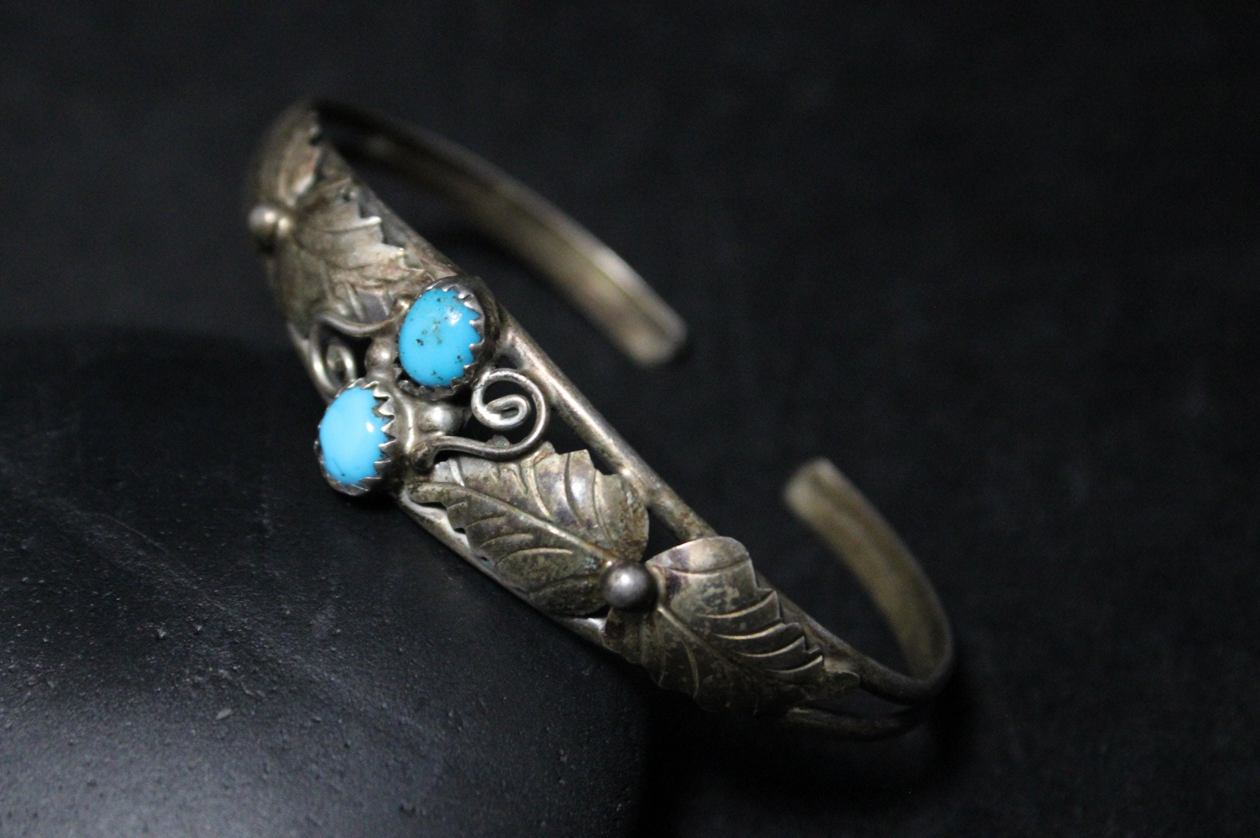 Museum Vintage Navajo 'Skinny Turquoise' Coral Native American Jewelry Silver Bracelet Old Museum Vintage Navajo 'Skinny Turquoise' Coral Native American Jewelry Silver Bracelet Old