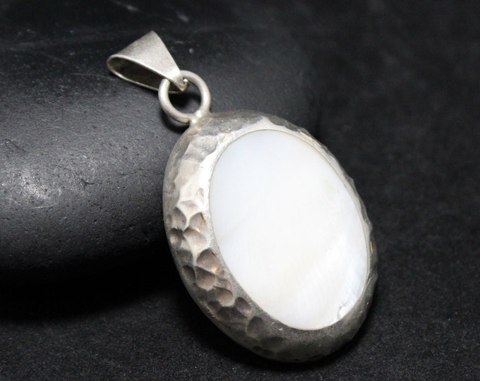 Mexico Sterling Silver Mother of Pearl Oval Pendant With Hammered Texture, Modernist Mother of Pearl Necklace, Large Oval Mother of Pearl,