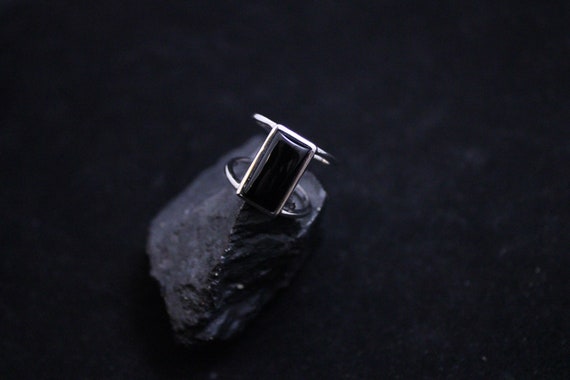 Sterling Silver Unique Split Shank Ring With Blac… - image 1