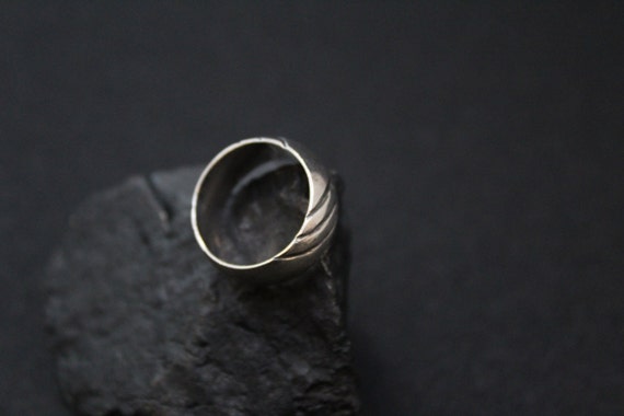 Simple Sterling Silver Striped Half Round Band Ri… - image 4