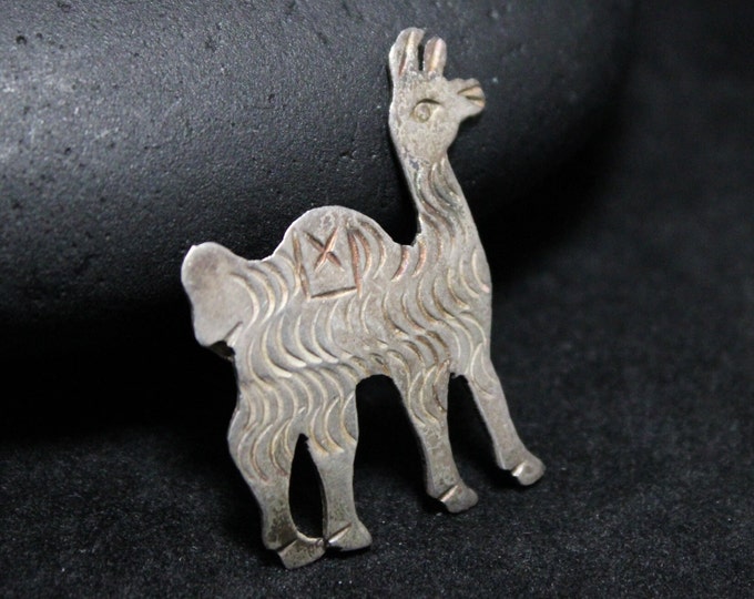 Vintage Sterling Silver Llama Pin, Peruvian Sterling Jewelry, Aztec llama Brooch, Silver Llama Jewelry, Sterling Aztec Brooch, Sterling Peru