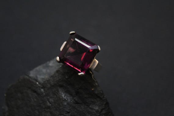 Sterling Silver Purple Glass Gemstone Cocktail Rin