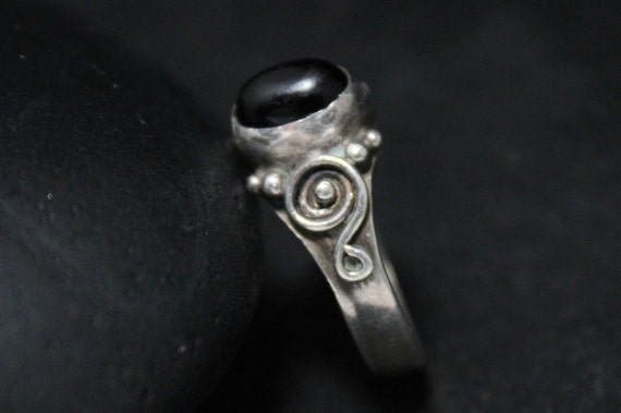 Dainty Sterling Silver Onyx Boho Ring Size 6, Gra… - image 4