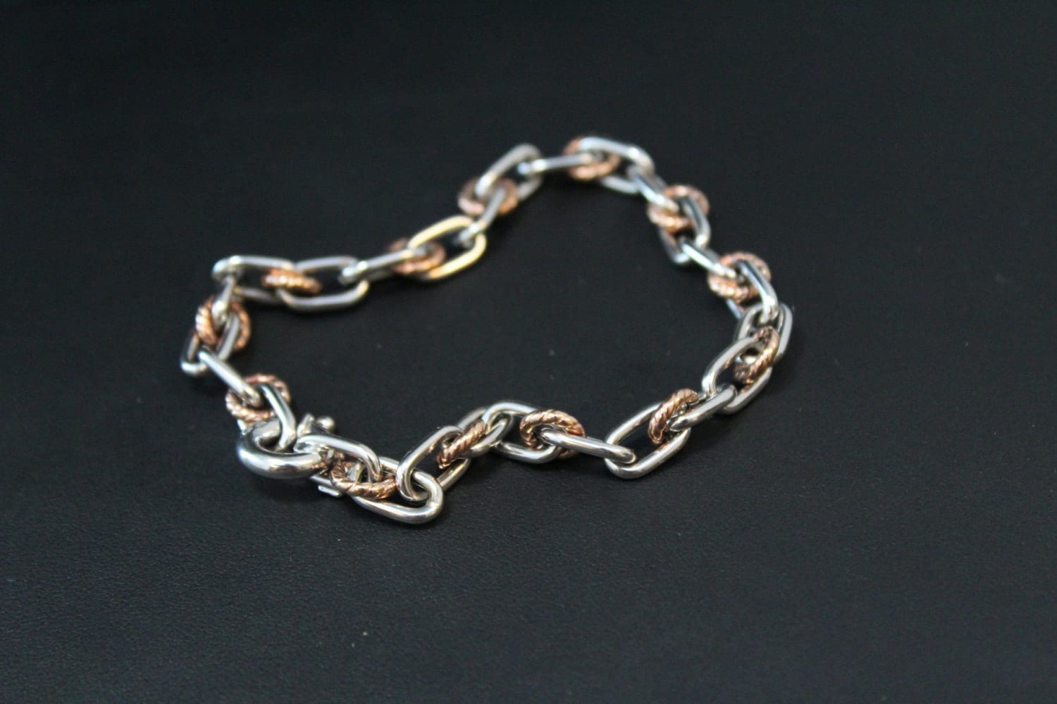 8.5g 14k Italian White Gold and Copper Colored Two Tone Link Bracelet