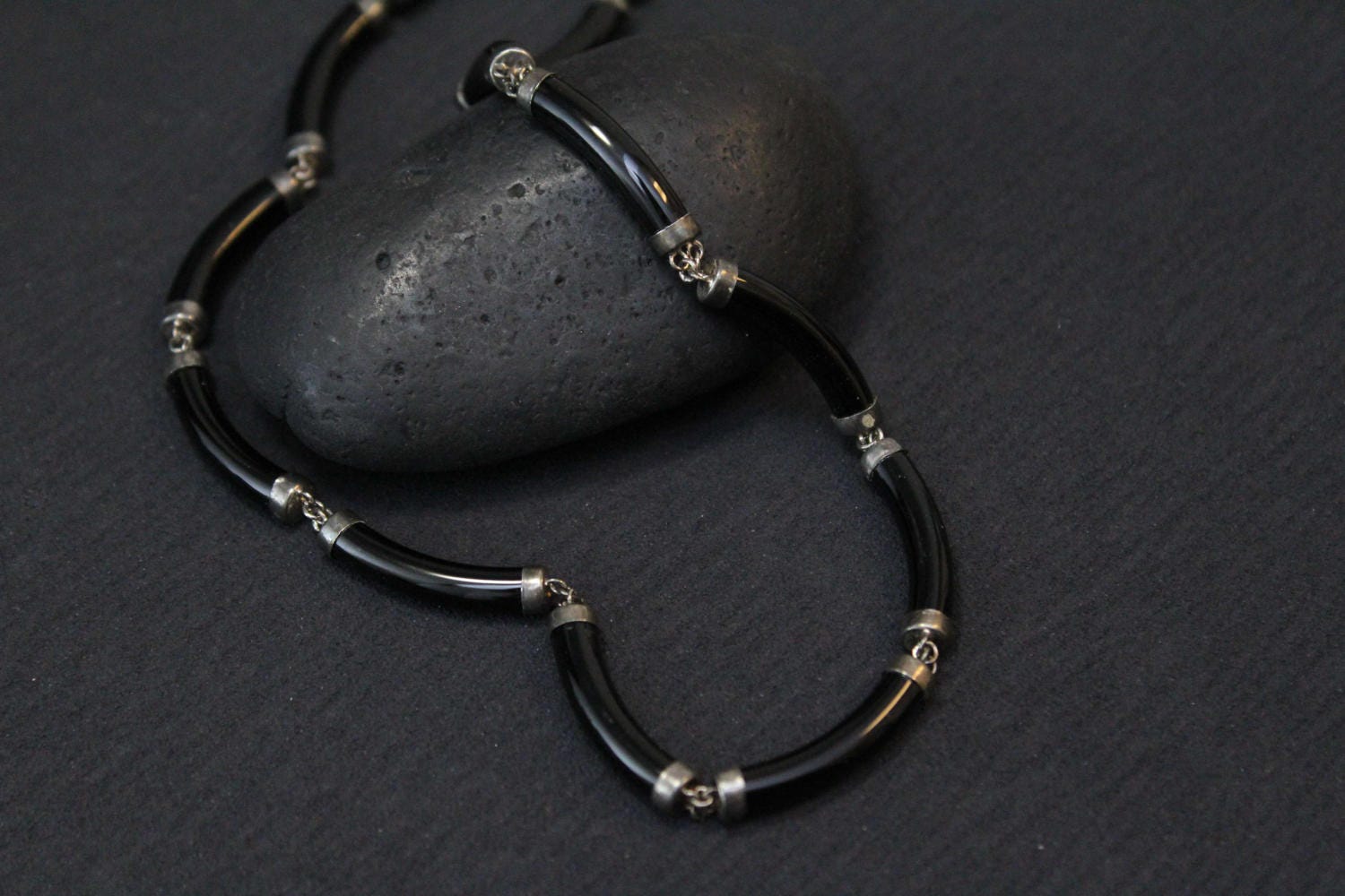 WULU 2 MOTIF ONYX SILVER NECKLACE