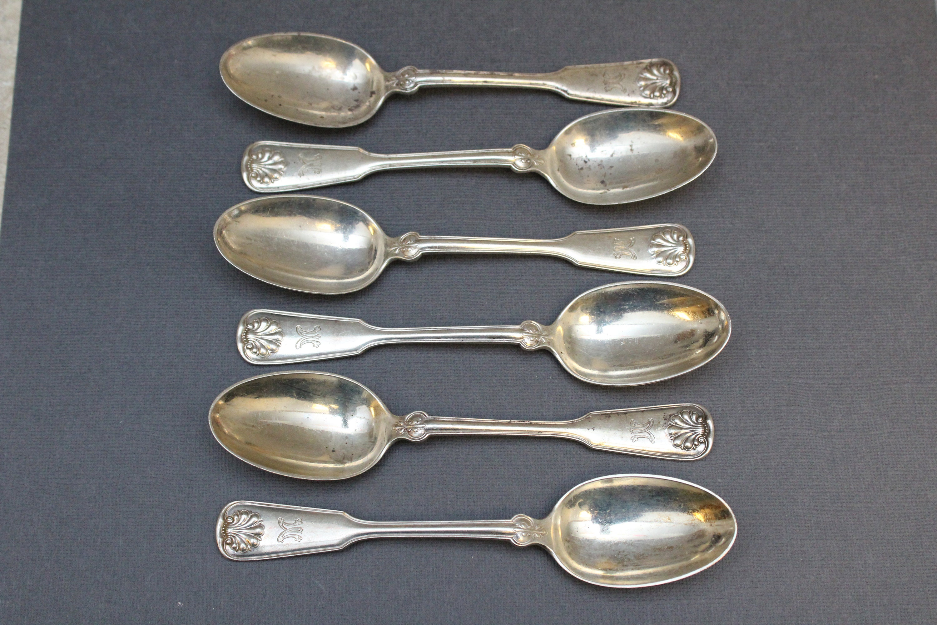 Set of 6 Sterling Silver Tiffany & Co Shell and Thread Teaspoons with M Monogram, Tiffany Shell