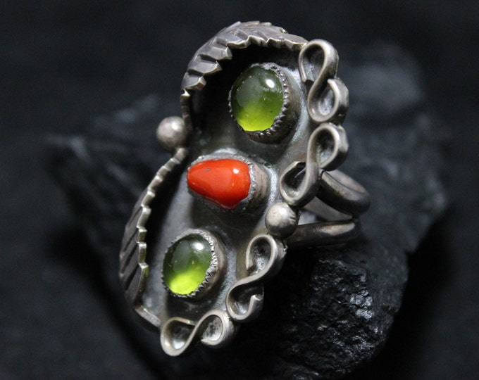 Sterling Silver Heavy Statement Ring with Coral and Peridot Gemstones Leaf Accent, Coral Jewelry, Peridot Jewelry, August Birthstone Ring