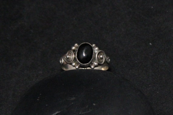 Dainty Sterling Silver Onyx Boho Ring Size 6, Gra… - image 5