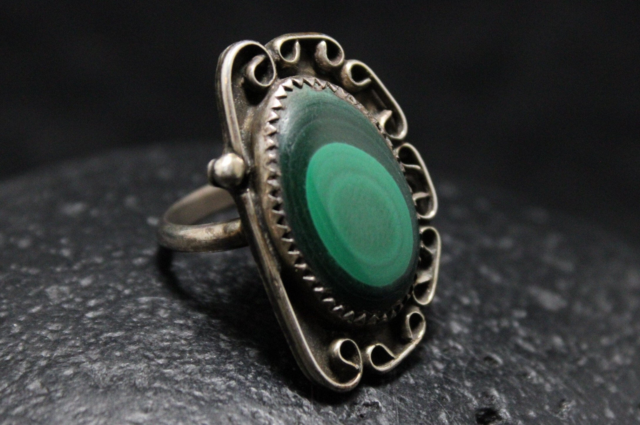 Vintage silver on sale malachite ring
