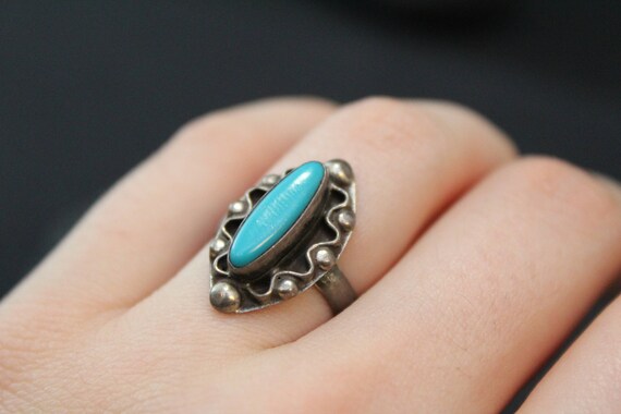 Sterling Silver Faux Turquoise Ring with Wavy Bor… - image 4