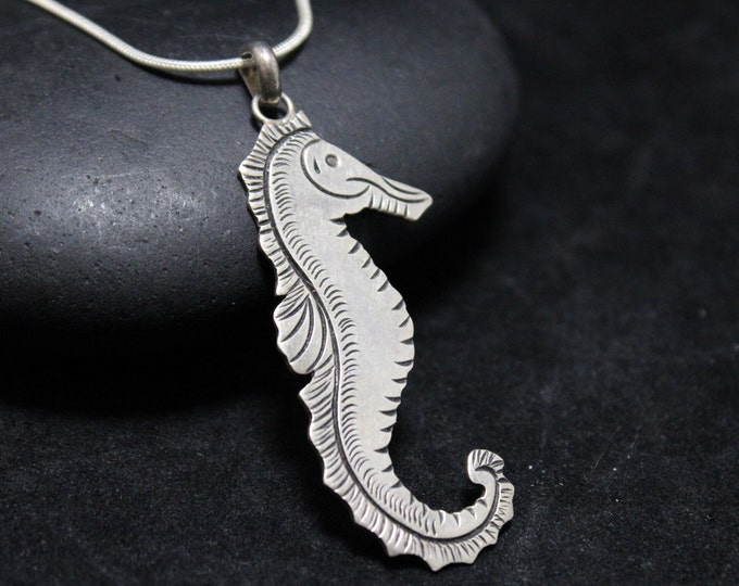 Sterling Silver Seahorse Necklace, Vintage Silver Seahorse Necklace, Silver Sea Life Jewelry, Silver Nautical Necklace, Beach Jewelry