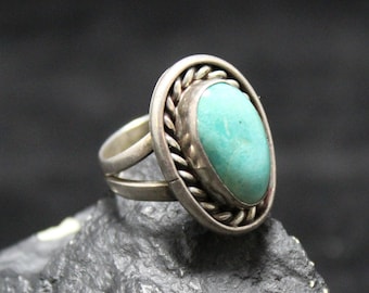 Authentic Sterling Silver Old Pawn Native American Navajo Turquoise Ring with Rope Accent