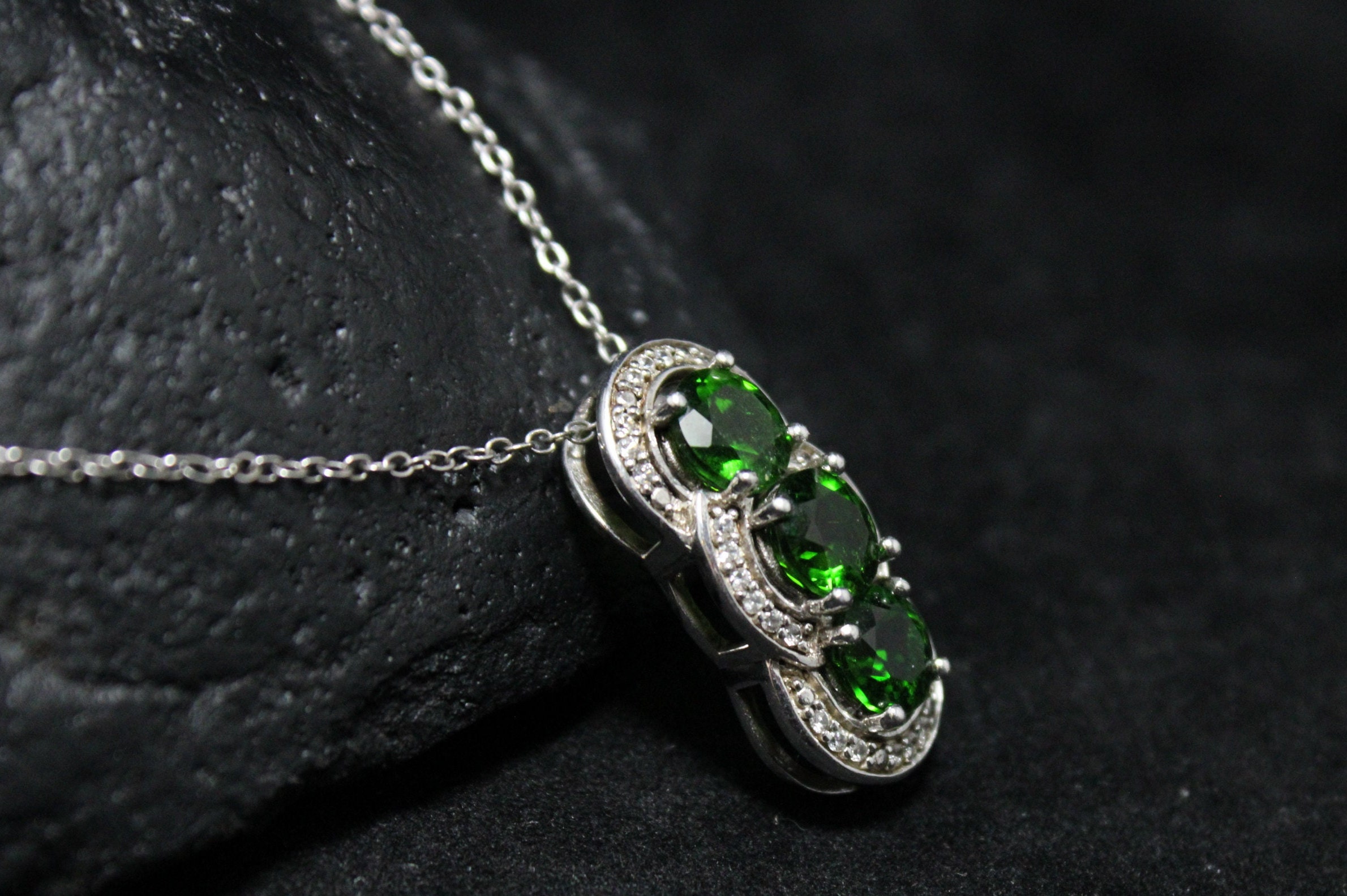 GREEN SPARKLES, PATEL GREEN STONE GOLD FINISH NECKLACE SET FOR WOMEN - –  www.soosi.co.in