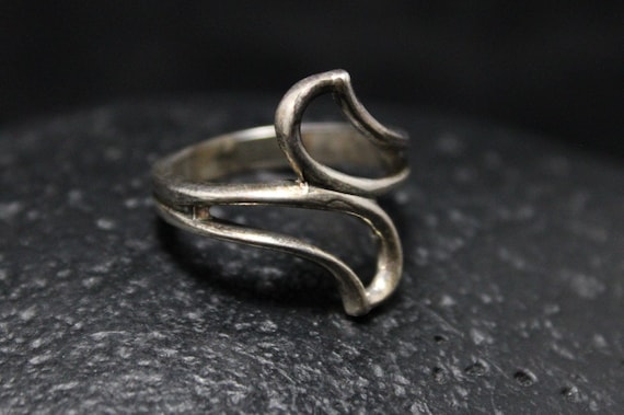 Sterling Silver Modernist Swirl Ring, Modern Sterling Ring, Sterling Bypass Ring, Open Sterling Silver Ring, Sterling Silver Statement Ring