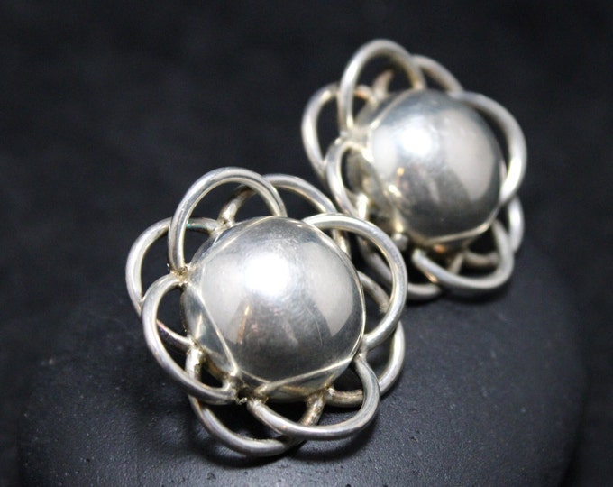 Sterling Silver Taxco Domed Flower Earrings, Sterling Taxco Earrings, Taxco Jewelry, Sterling Silver Dome Earrings, Mexican Silver Earrings