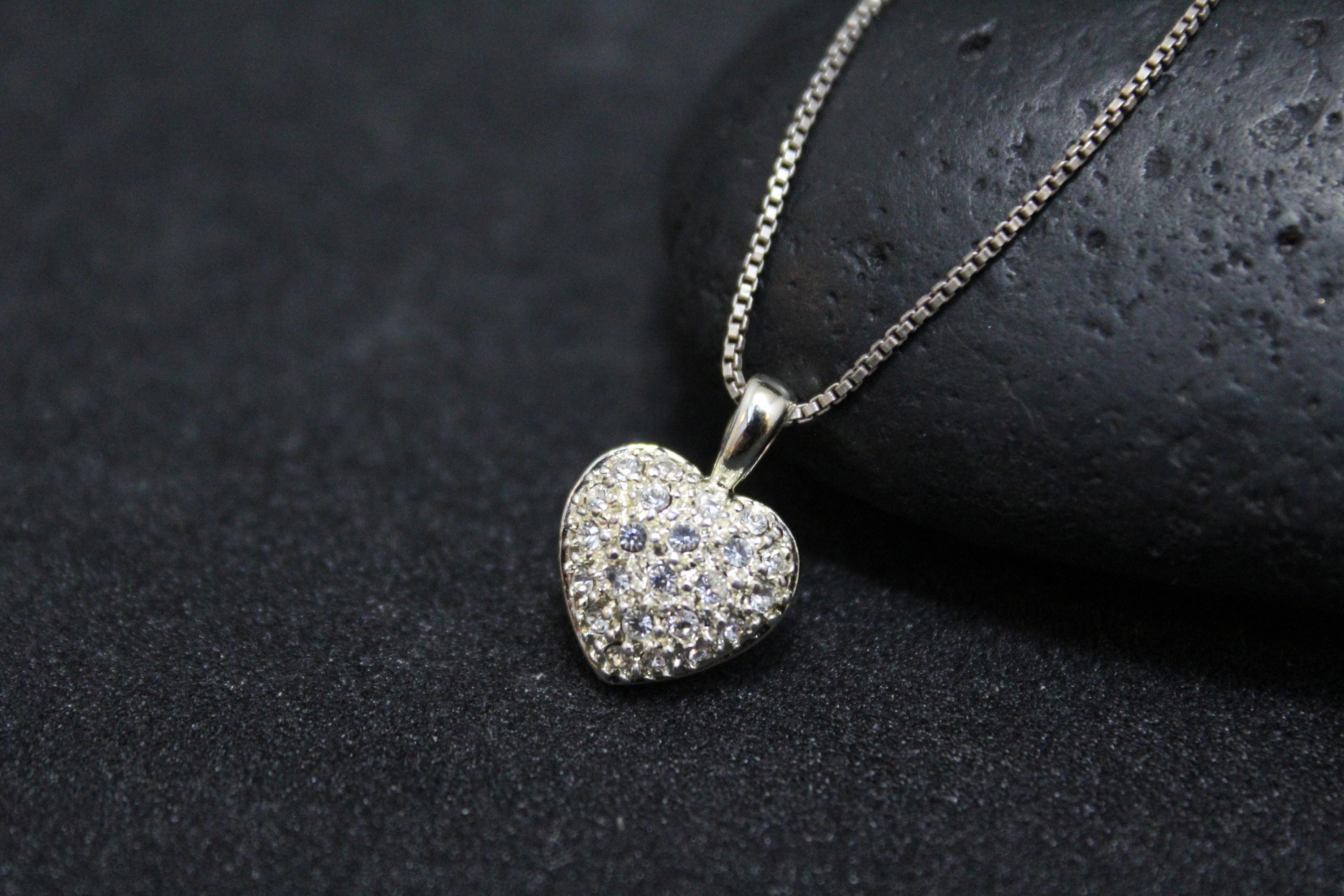 Fake diamond deals heart necklace