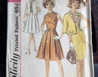 Simplicity 4909; 1960s; Teens' and Juniors' Blouse, Jacket and Two Skirts: Sleeveless blouse; Bust 31 1/2"