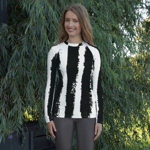Women&#39;s Rash Guard B&W Long Sleeve Rash Guard for Women Abstract Design Sun Protection - UPF Swim Shirt Perfect for Surfing, MMA, BJJ