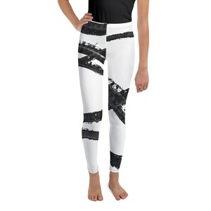 Puede incluir: Leggings blancos con un diseño abstracto de pinceladas negras.