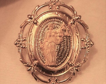 Handsome Openwork Scalloped Leaf Rim Goldtone Lady Justice Holding her Scales Lawyer Legal Pendant Necklace