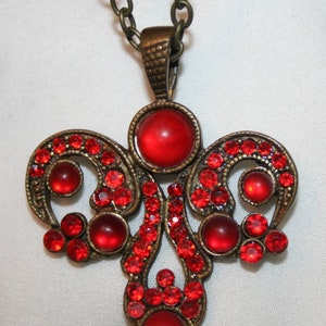 Unique Vintage Bright & Colorful Round Red Insets Swirled and Festooned Brasstone Necklace OB