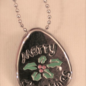 Delightful Shiny Finish Teardrop Holly Berry & Leaves Merry Christmas Silvertone Pendant Necklace