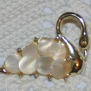 Delightful Small Vintage Sculpted Mother of Pearl Round Shell Graceful Swan Figural Silvertone Brooch Pin