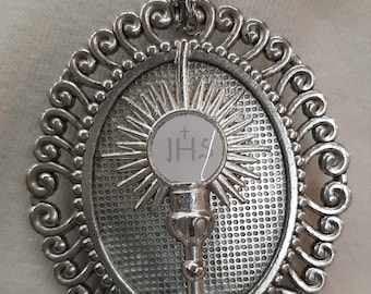 Striking Scalloped Rim Silvertone Sculpted White Finished IHS Eucharistic Chalice Monstrance Religious Necklace Pin