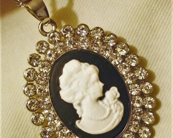 Broche Vintage Camée - Buste De Femme En Relief Sur Fond Noir - Modèle 4446 - Occasion