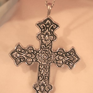 Handsome Festooned Flowers Shiny Finish Truncated Silvertone Cross Pendant