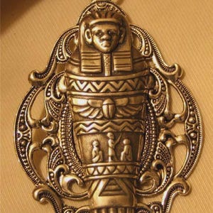 Delightful Large Festooned Egyptian King Tut&#39;s Tomb Statue Sarcophagus Silvertone Pendant Necklace