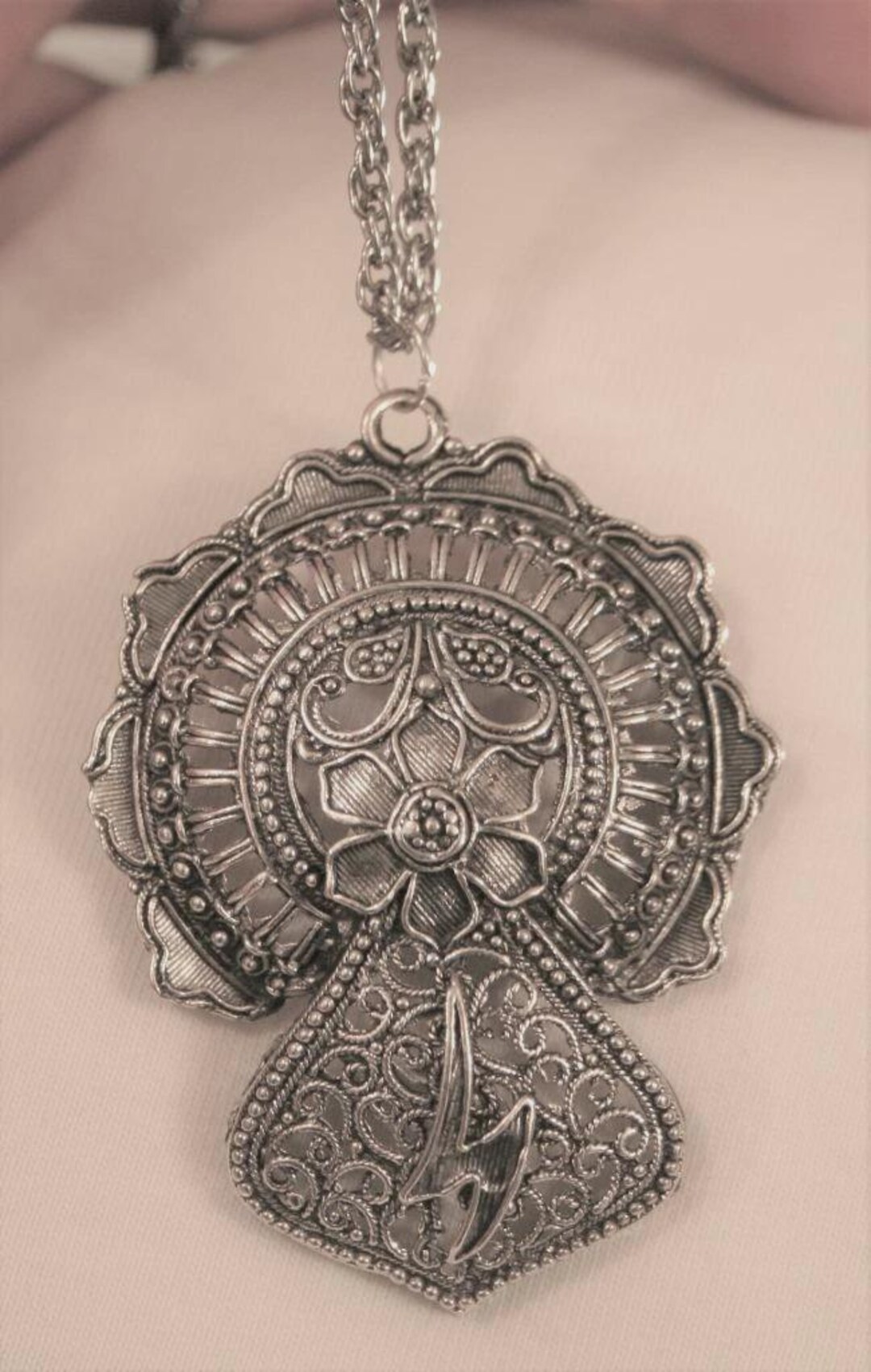 Gorgeous Victorian-inspired Flute Rimmed Filigree Flower Swoop Layered ...