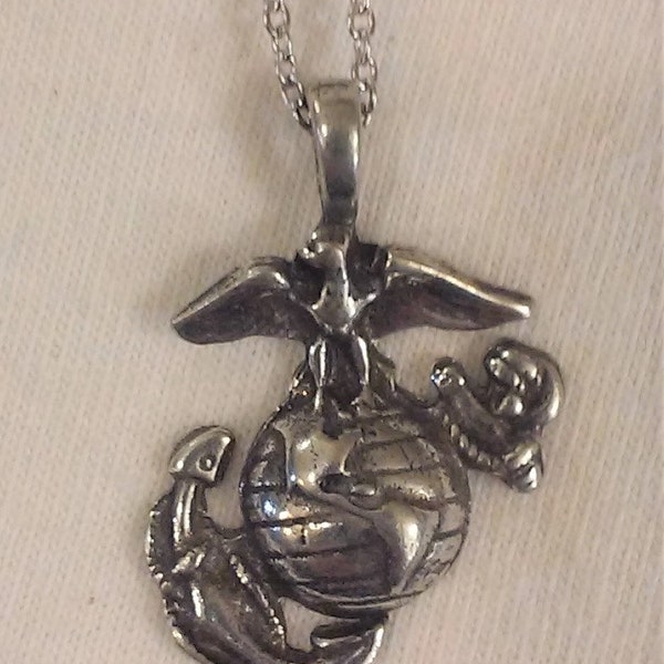 Lovely Ladies Pewter US Marines Eagle Anchor & Globe Symbol Silvertone Necklace