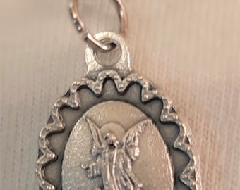 Handsome Etch Detailed Ripple Rimmed Oval Silvertone Classic Guardian Angel Sheperding Children Bridge Religious Medal Christian Necklace