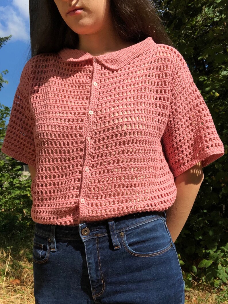 SIZE MEDIUM: Crochet mesh top, button up, collared, polo shirt, dusty pink, short sleeve, organic cotton, handmade, gender neutral, casual afbeelding 7