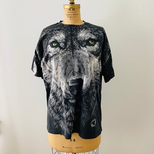 Vintage John Connell Wolf T-shirt, 1995/1996 Liquid Blue, Wolf All Over Print T-Shirt, Dubbelzijdig, Maat L, Wolf Print Shirt, Jaren 90 Wolf Tee