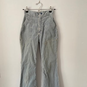 Vintage Damen Wrangler Cord Schlaghose, 23 x 31, hellblaue Schlagbeinhose, blaue Schlaghose, Boho Hippie Hose, Kostümdesign