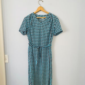 Vintage Graphic Print Polka Dot Summer Dress, 1960s / 1970s Short Sleeve Dress, Mod Vintage Clothing, V-Neck Dress with Tie Waist