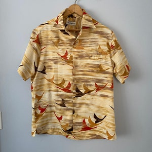 Camisa Aloha vintage de Tori Richard para hombre, camisa con estampado novedoso, camisa hawaiana vintage con pájaros, talla pequeña / mediana (Est.), botón para hombre