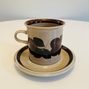 Arabia Finland Ruija Cup and Saucer, Ulla Procope, Raija Uosikkinen, Arabia Finland Coffee Cup with Brown Floral Pattern