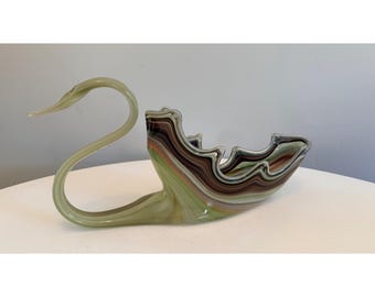 Plato de cisne de vidrio soplado a mano de estilo vintage con diseño de espiral multicolor como centro de mesa
