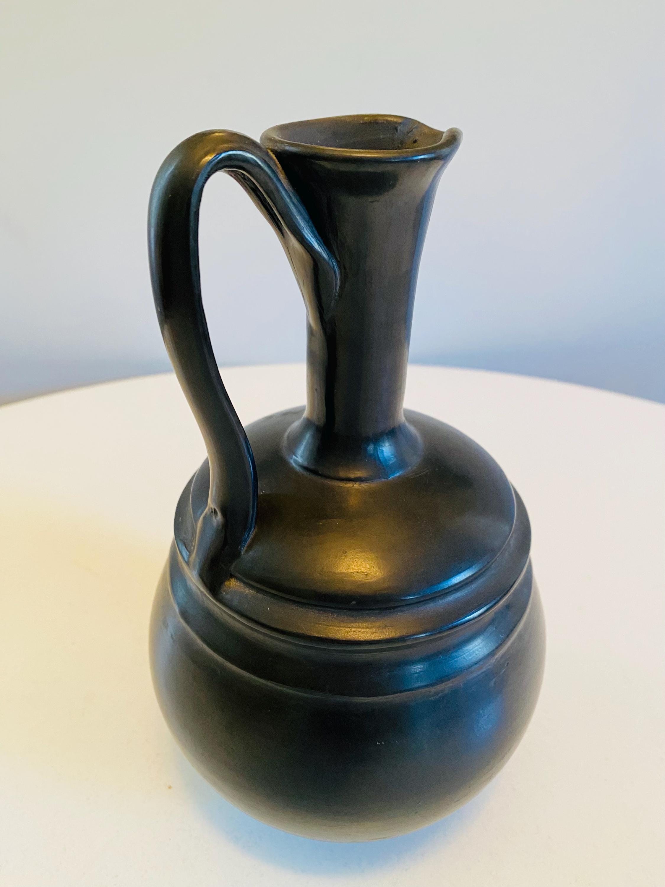 ceramica LAMAGAハンドペイントヴィンテージピッチャー Vintage Lama Oaxaca Mexico Black Clay Pitcher, Mexican Art Pottery