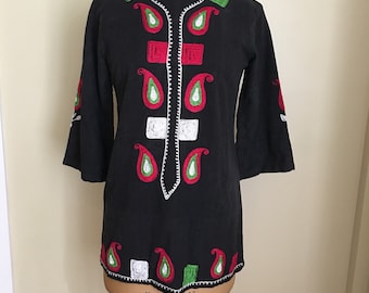 Vintage 1960s Embroidered Tunic Caftan Tunic Top, Black and Red Paisley Caftan Shirt, Hippie Boho Fashion, 1960s Embroidered Mini Dress