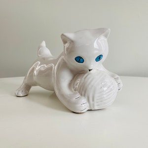 Vintage Ceramic Cat with Ball of Yarn, Made in Italy, Mid Century Kitschy Cat, Cat Décor, Italian Ceramic Cat Figurine, Kitschy Kitty