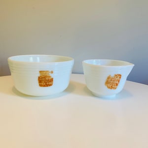 Vintage Pyrex Hamilton Beach Mixing Bowl Set, With Original Stickers, White Pyrex Mixing Bowl, Pyrex Bowl with Spout, Mixer Bowl Set