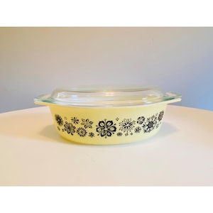 Vintage Pyrex Pressed Flower 045 2.5 Quart Oval Casserole Dish With Lid, 1957, Made in USA, Mid Century Kitchen