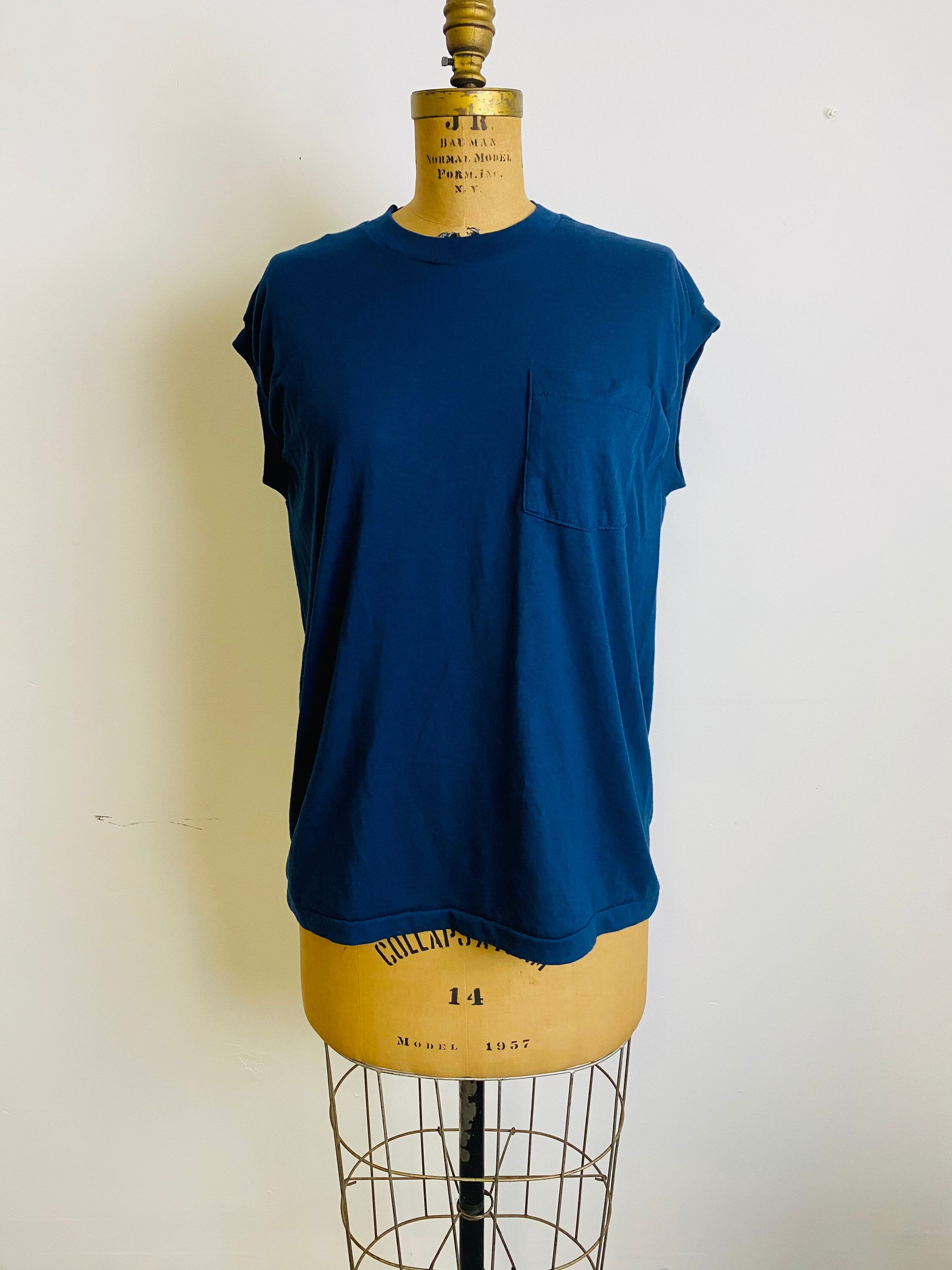 fruit of the loom sleeveless pocket tees